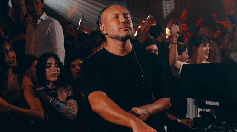 Marco Carola pinchando