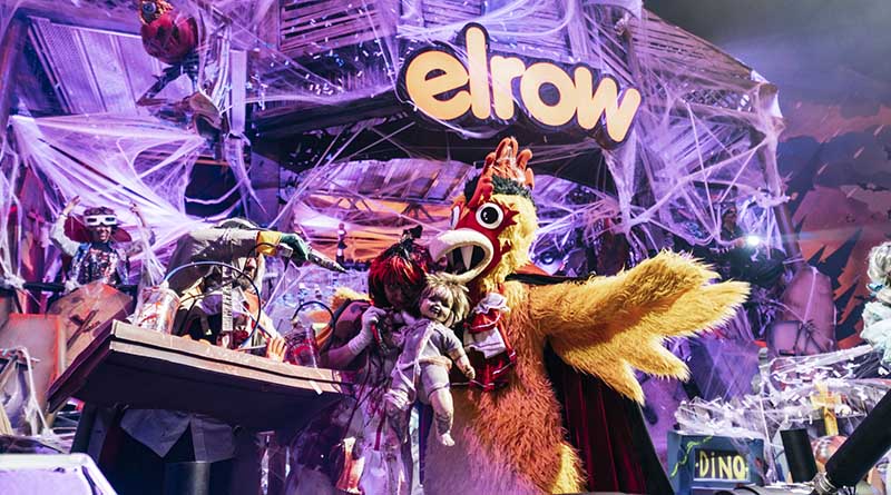 Horroween de elrow en Valencia con una escenografía inspirada en Halloween