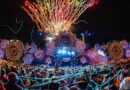 vista nocturna escenario principal de un evento celebrado por elrow