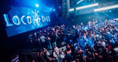 Loco Dice actuando frente a una pista llena durante una sesión de electrónica en Over Club Mallorca